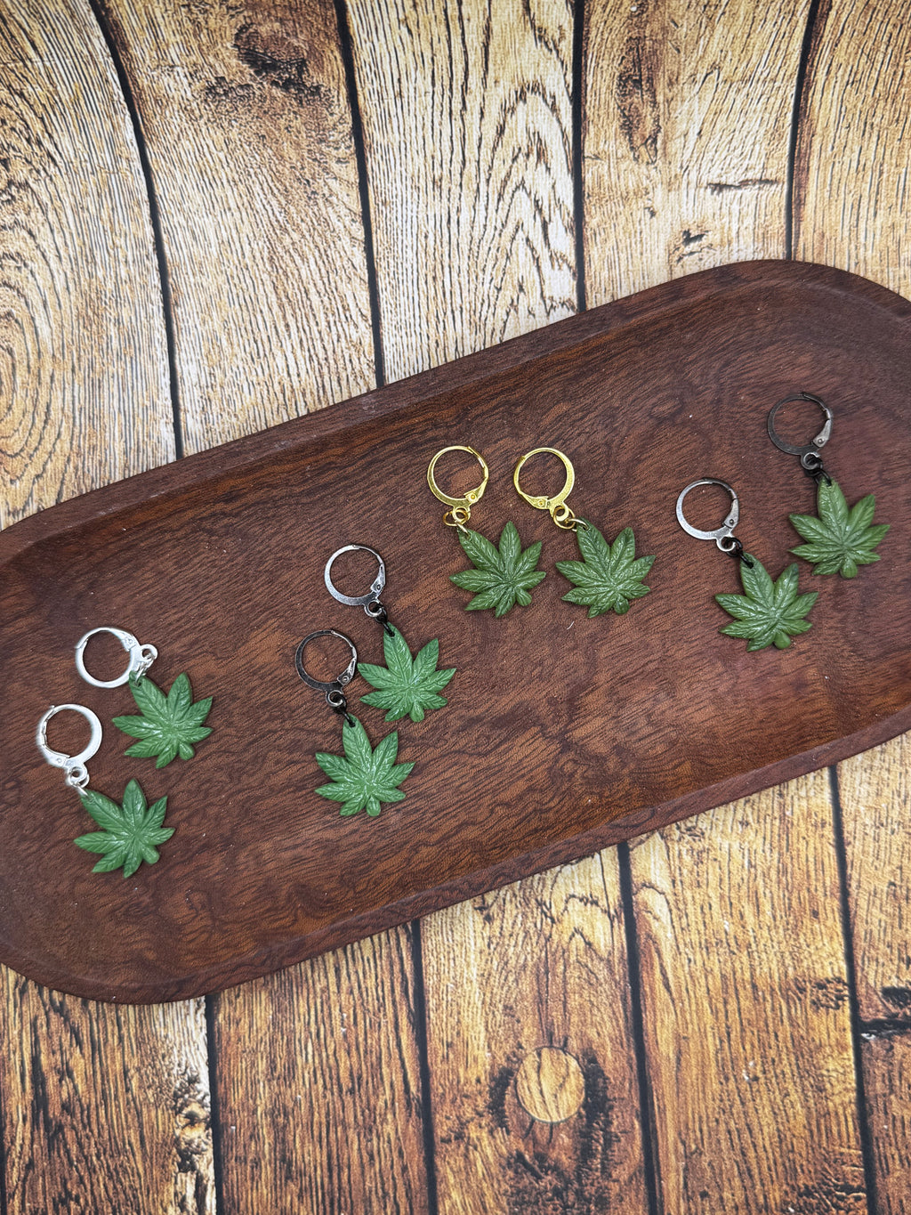 Mini Cannabis Leaf Huggies