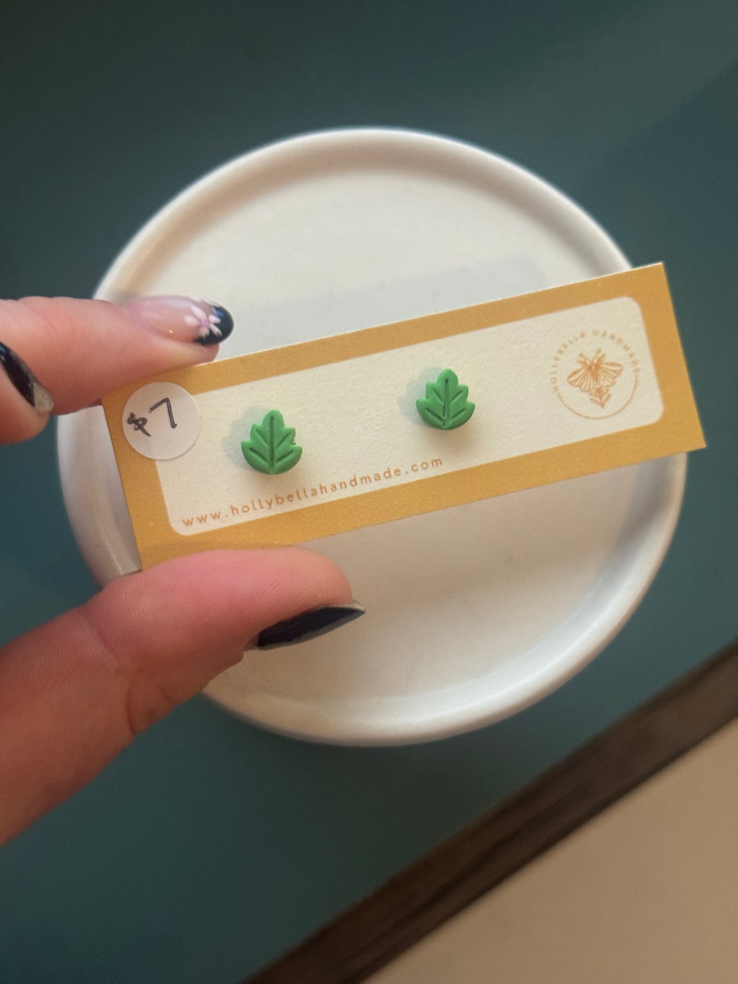 *NEW* Leaf Studs